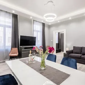 Apartmanhotel Prime Star Deak Ter Modern Luxury